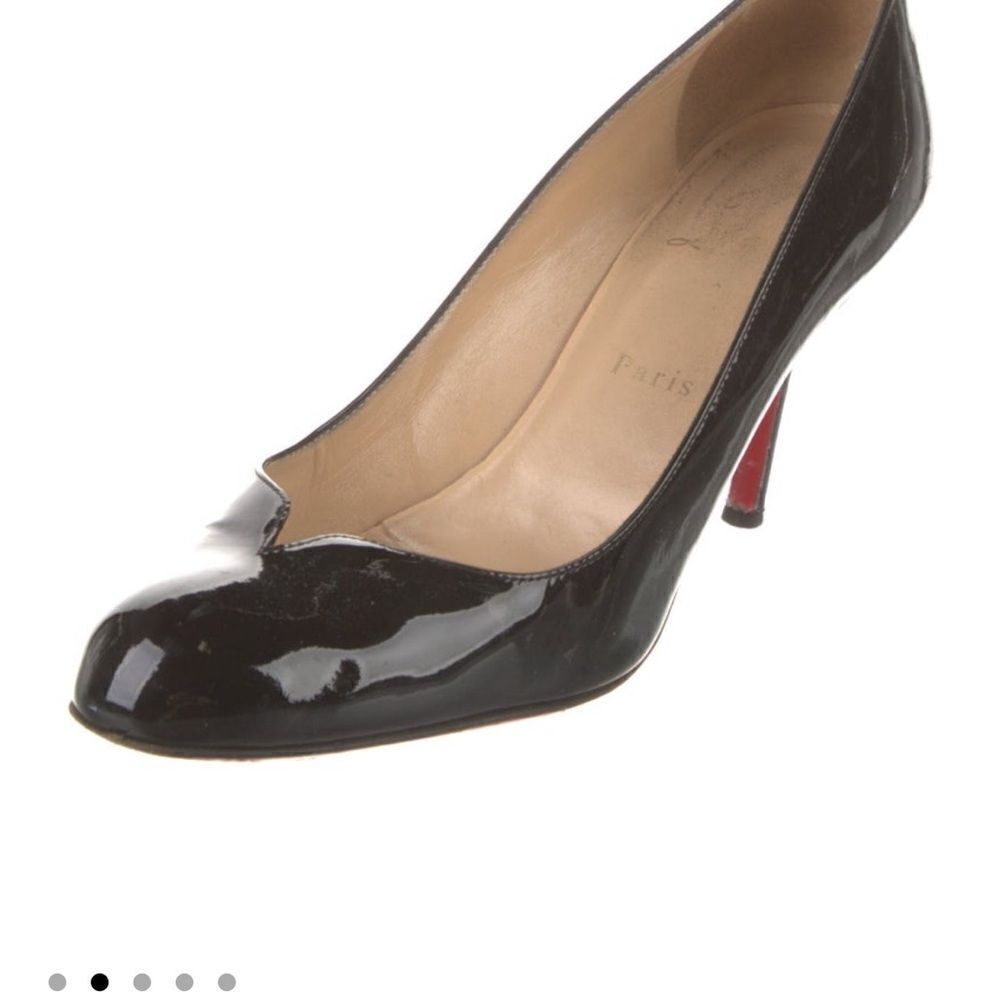 Christian Louboutin black patent Pumps with Stiletto Heel - size 40.5 great shoe